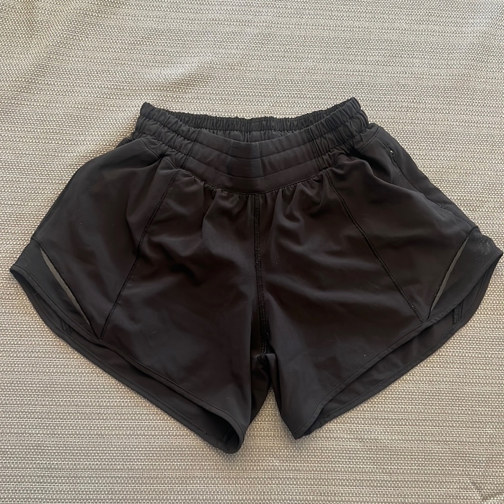 Lululemon High-rise Hotty hot 2.5"
